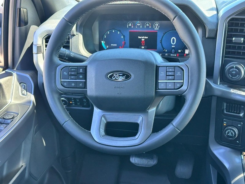 Ford F-150 Vehicle Full-screen Gallery Image 6