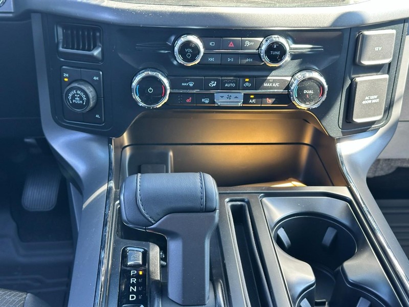 Ford F-150 Vehicle Full-screen Gallery Image 8