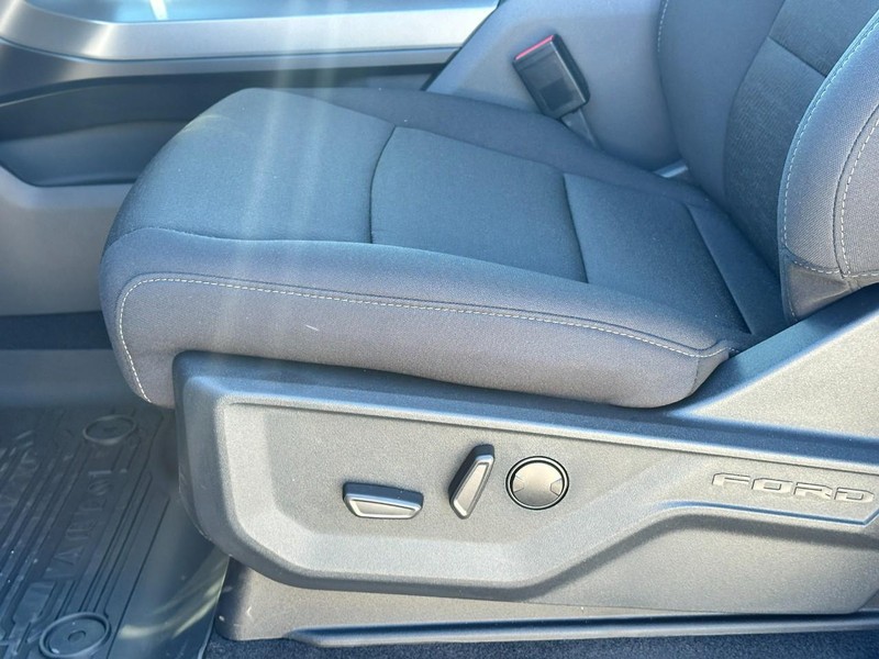 Ford F-150 Vehicle Full-screen Gallery Image 10