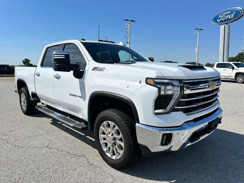 Chevrolet Silverado 2500HD Vehicle Full-screen Gallery Image 08