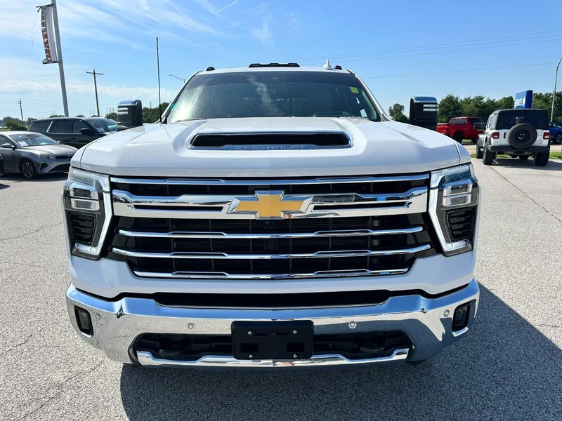 Chevrolet Silverado 2500HD Vehicle Full-screen Gallery Image 09
