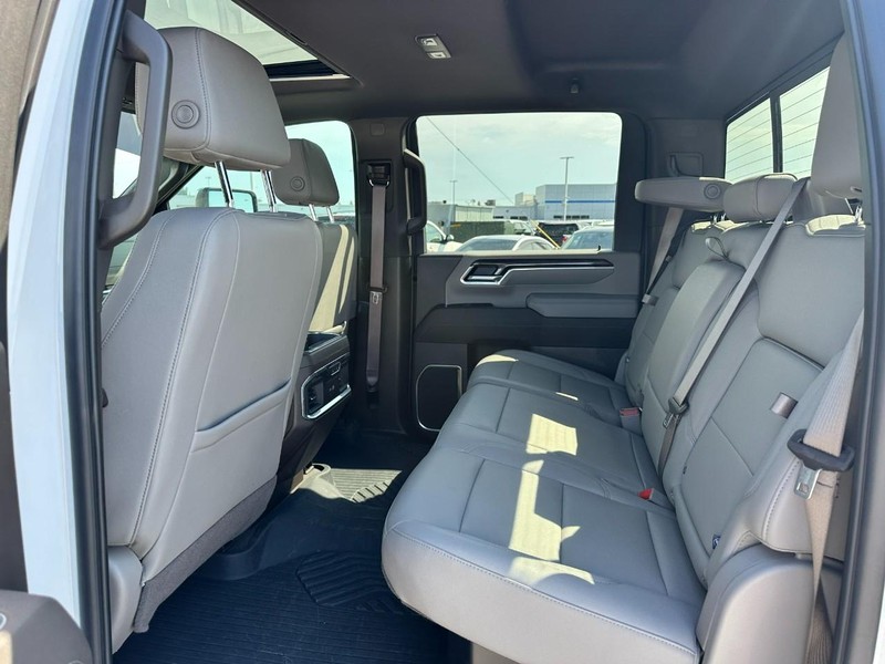 Chevrolet Silverado 2500HD Vehicle Full-screen Gallery Image 10