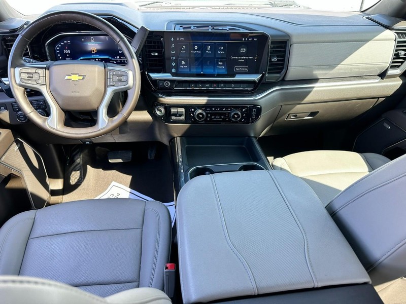 Chevrolet Silverado 2500HD Vehicle Full-screen Gallery Image 13