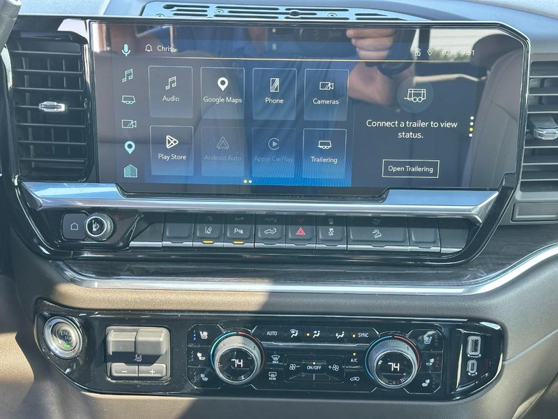Chevrolet Silverado 2500HD Vehicle Full-screen Gallery Image 15