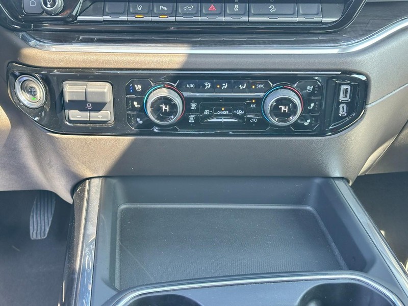 Chevrolet Silverado 2500HD Vehicle Full-screen Gallery Image 16