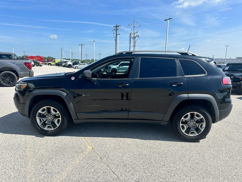 Jeep Cherokee Vehicle Full-screen Gallery Image 2