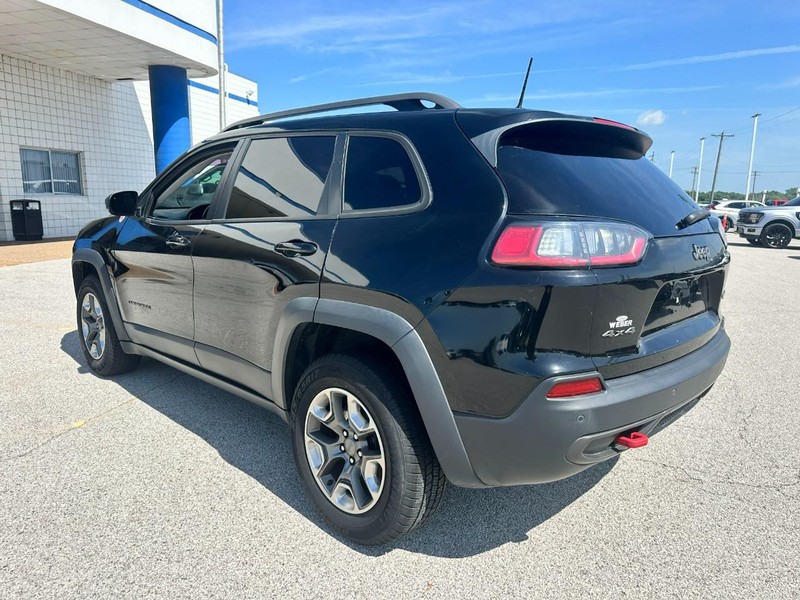 Jeep Cherokee Vehicle Full-screen Gallery Image 3