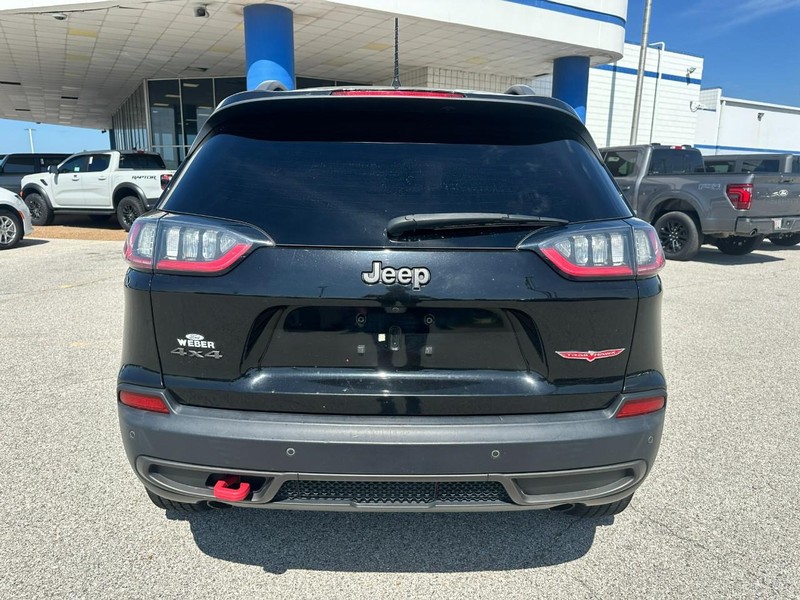 Jeep Cherokee Vehicle Full-screen Gallery Image 4
