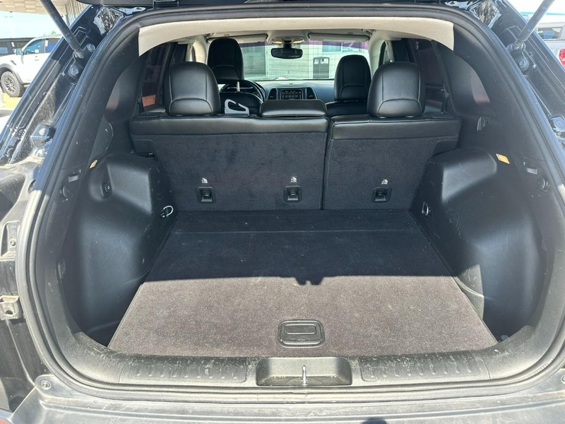 Jeep Cherokee Vehicle Full-screen Gallery Image 5