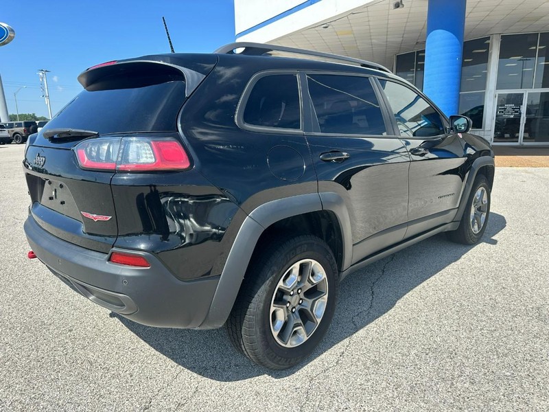 Jeep Cherokee Vehicle Full-screen Gallery Image 6