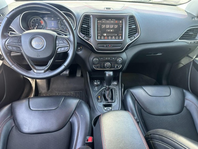 Jeep Cherokee Vehicle Full-screen Gallery Image 11