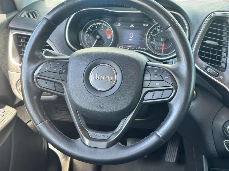 Jeep Cherokee Vehicle Full-screen Gallery Image 12