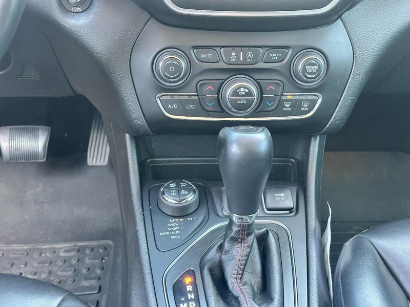 Jeep Cherokee Vehicle Full-screen Gallery Image 14