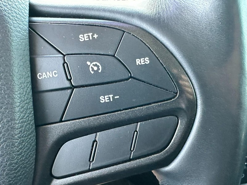 Jeep Cherokee Vehicle Full-screen Gallery Image 19