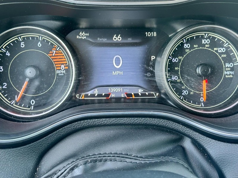 Jeep Cherokee Vehicle Full-screen Gallery Image 20