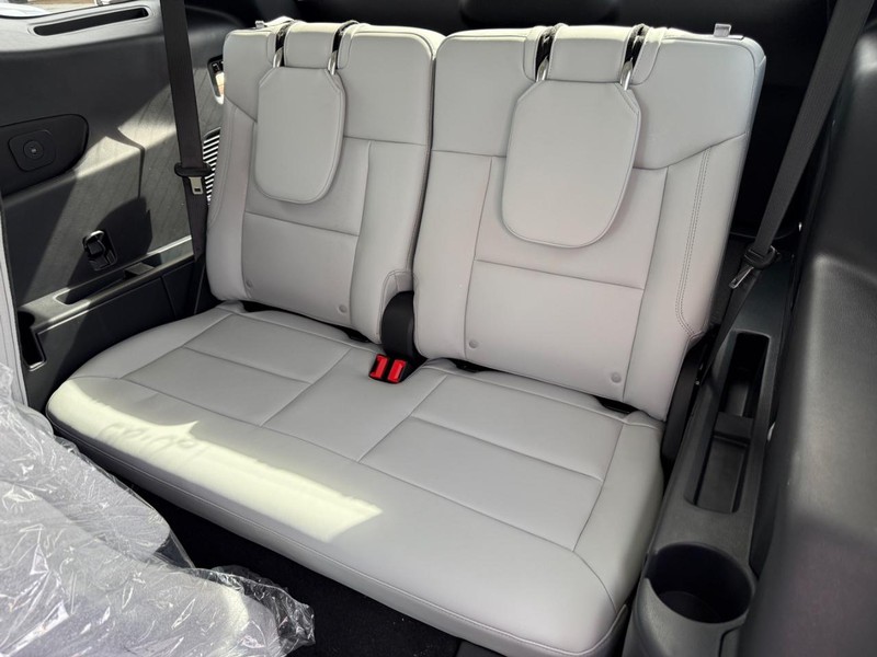 Ford Explorer Vehicle Full-screen Gallery Image 5