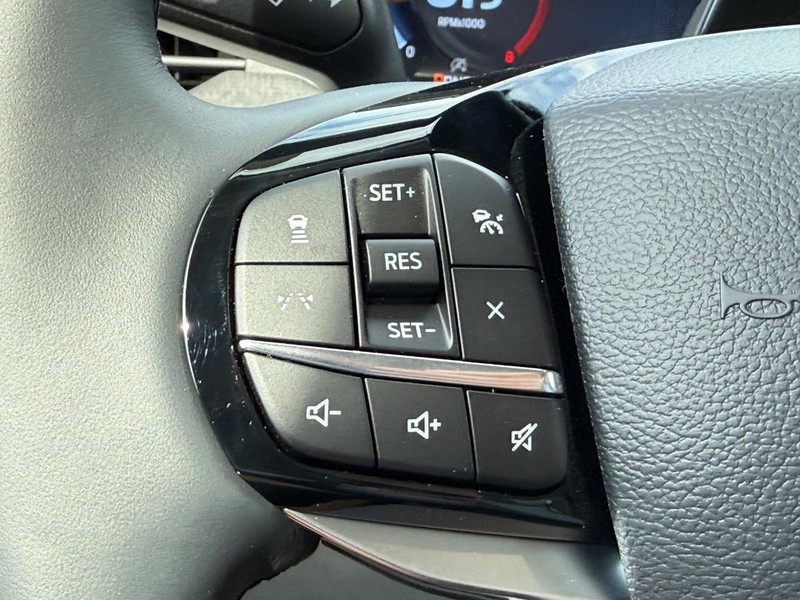 Ford Explorer Vehicle Full-screen Gallery Image 10