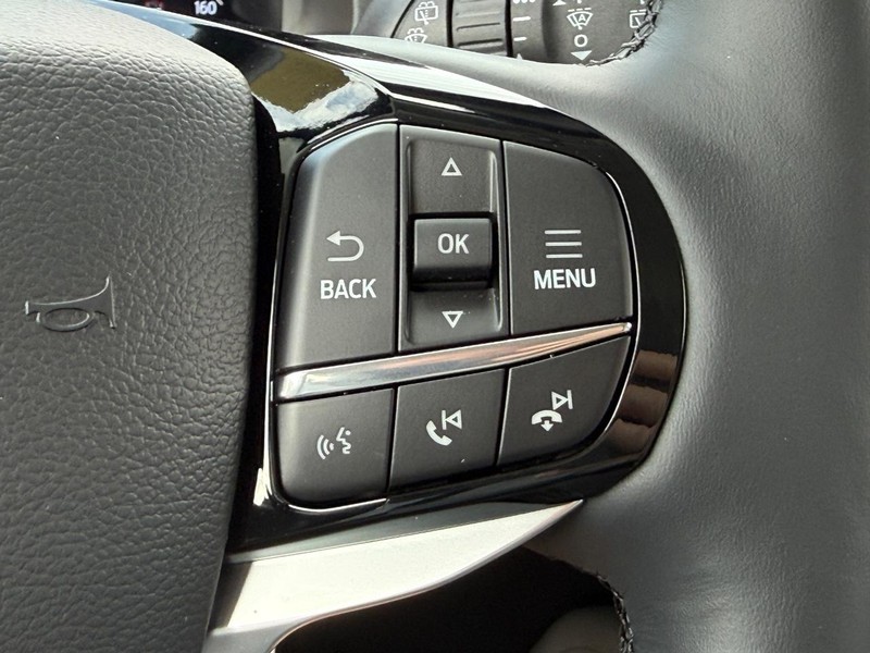 Ford Explorer Vehicle Full-screen Gallery Image 11