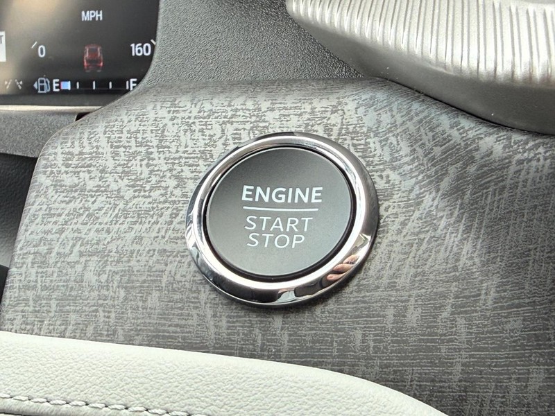 Ford Explorer Vehicle Full-screen Gallery Image 12