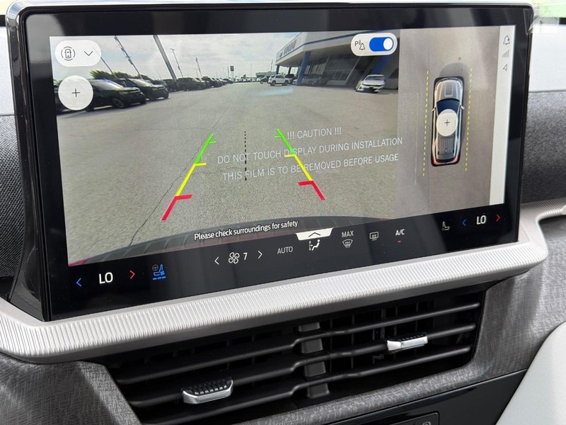 Ford Explorer Vehicle Full-screen Gallery Image 14