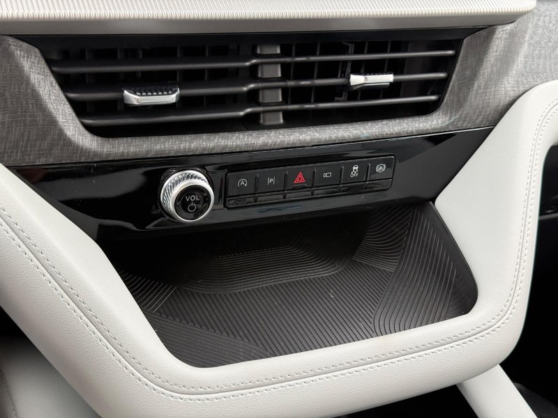 Ford Explorer Vehicle Full-screen Gallery Image 15