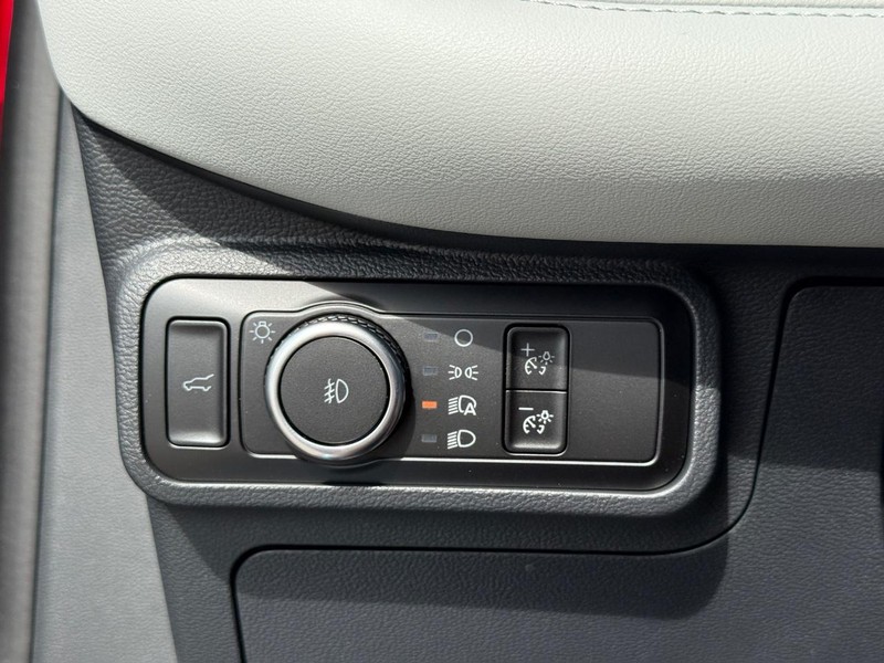 Ford Explorer Vehicle Full-screen Gallery Image 18