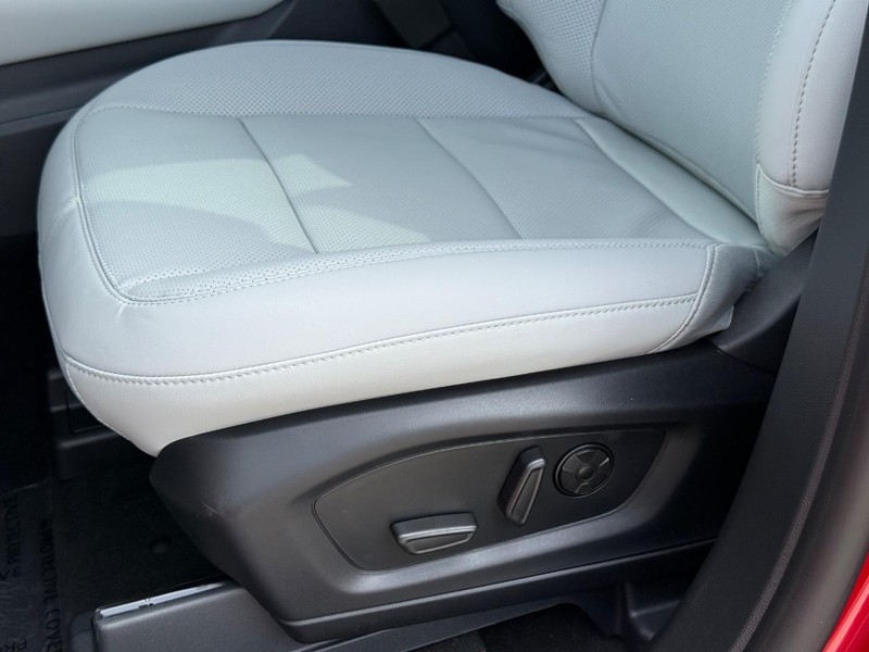 Ford Explorer Vehicle Full-screen Gallery Image 20