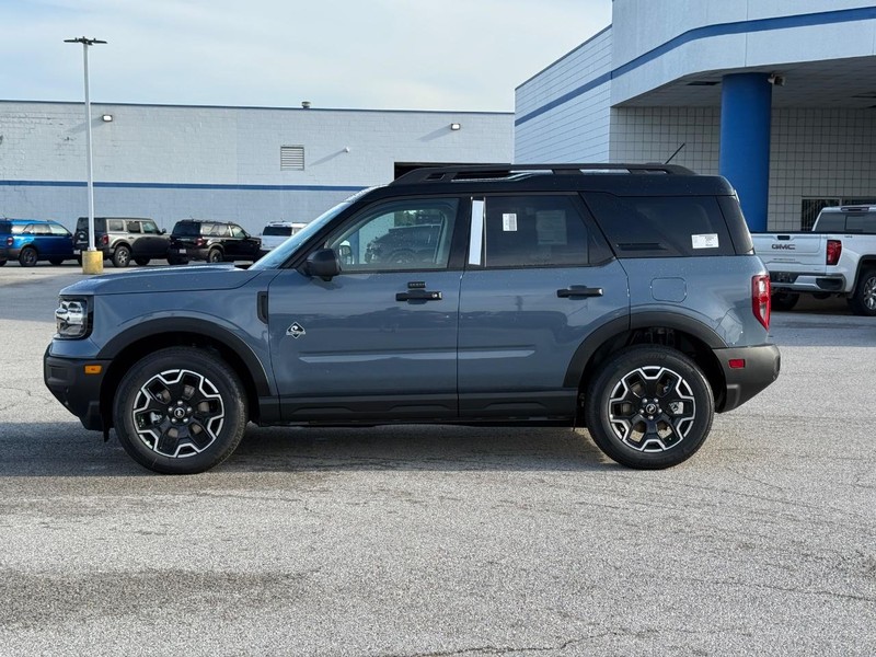 Ford Bronco Sport Vehicle Full-screen Gallery Image 2