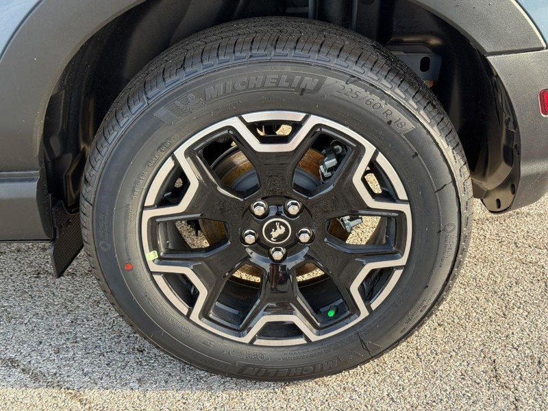 Ford Bronco Sport Vehicle Full-screen Gallery Image 4