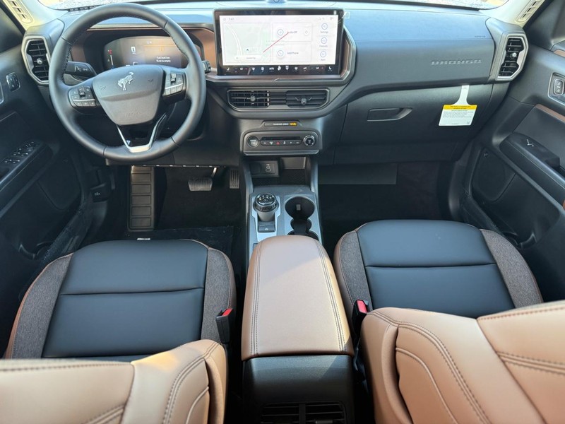 Ford Bronco Sport Vehicle Full-screen Gallery Image 6