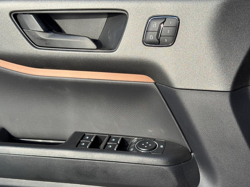 Ford Bronco Sport Vehicle Full-screen Gallery Image 17