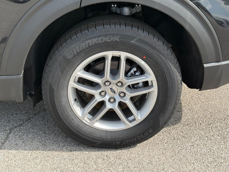 Ford Explorer Vehicle Full-screen Gallery Image 4