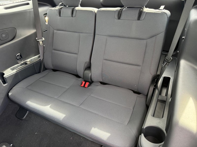 Ford Explorer Vehicle Full-screen Gallery Image 5