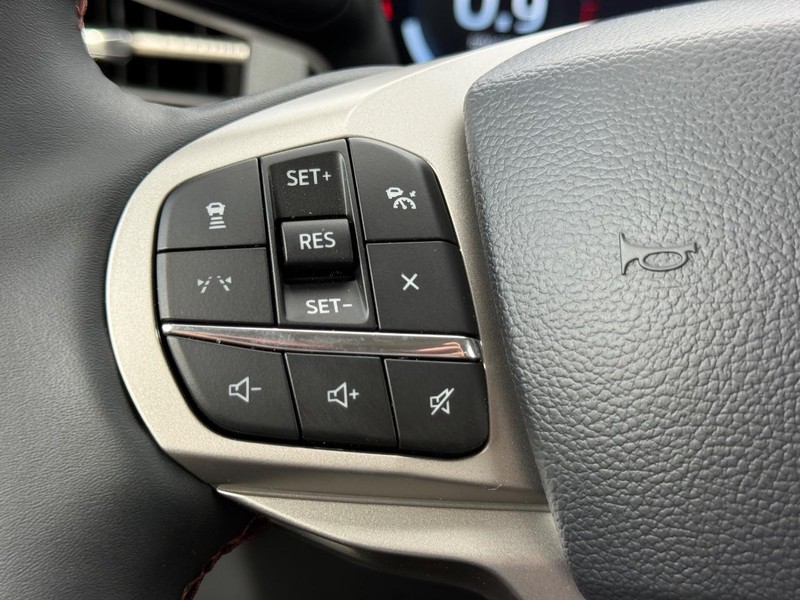 Ford Explorer Vehicle Full-screen Gallery Image 9
