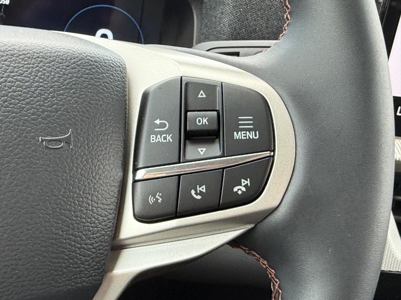 Ford Explorer Vehicle Full-screen Gallery Image 10