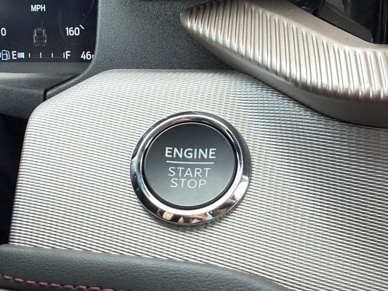 Ford Explorer Vehicle Full-screen Gallery Image 11