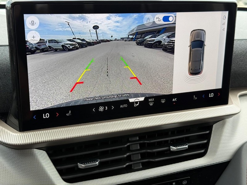 Ford Explorer Vehicle Full-screen Gallery Image 13