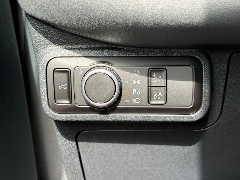Ford Explorer Vehicle Full-screen Gallery Image 17