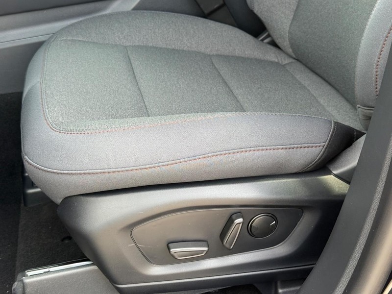 Ford Explorer Vehicle Full-screen Gallery Image 19