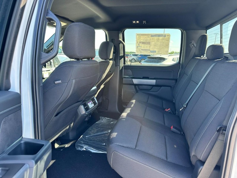 Ford F-150 Vehicle Full-screen Gallery Image 4