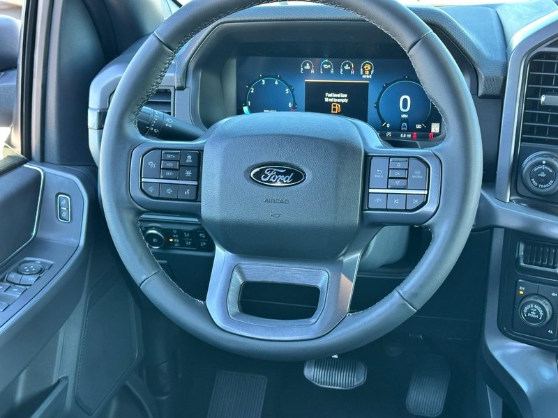 Ford F-150 Vehicle Full-screen Gallery Image 6