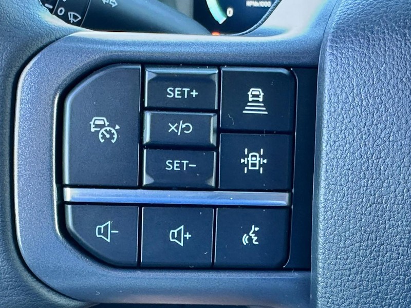 Ford F-150 Vehicle Full-screen Gallery Image 11