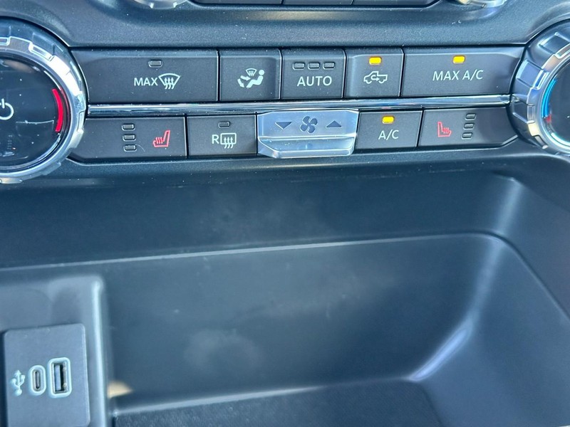 Ford F-150 Vehicle Full-screen Gallery Image 13