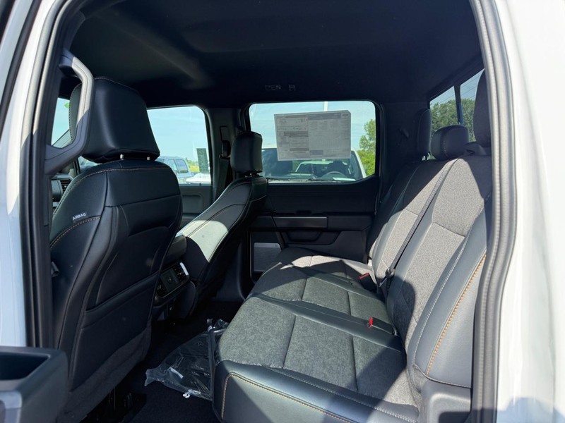 Ford F-150 Vehicle Full-screen Gallery Image 5