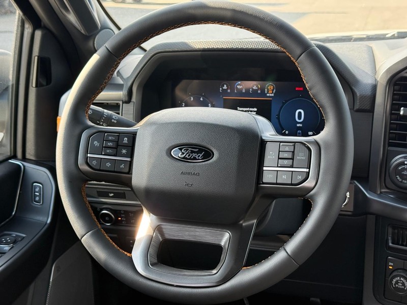 Ford F-150 Vehicle Full-screen Gallery Image 7
