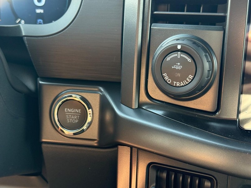 Ford F-150 Vehicle Full-screen Gallery Image 10