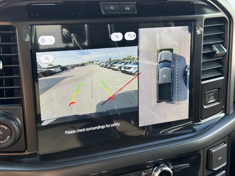 Ford F-150 Vehicle Full-screen Gallery Image 12