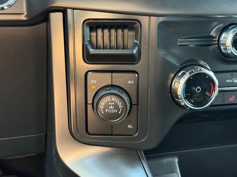 Ford F-150 Vehicle Full-screen Gallery Image 13