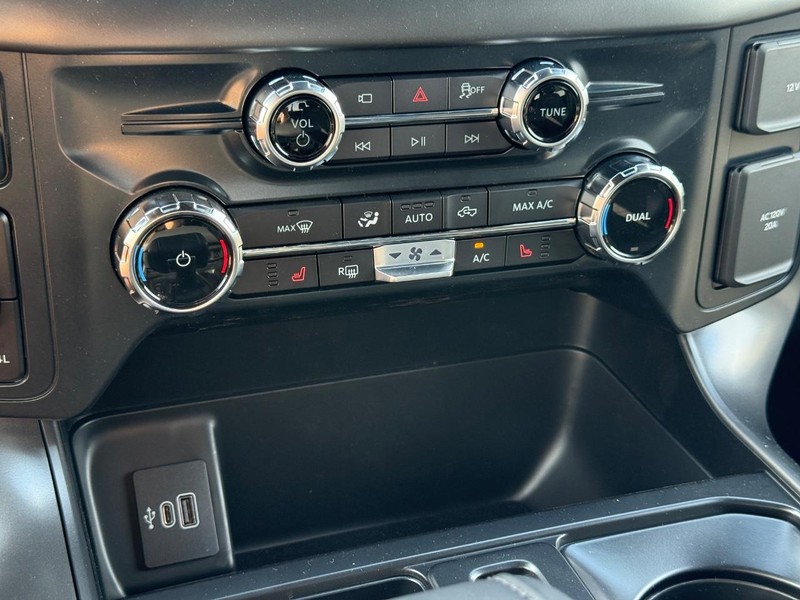 Ford F-150 Vehicle Full-screen Gallery Image 14