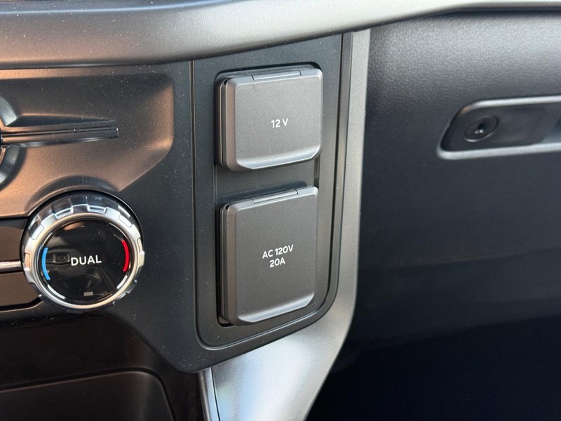 Ford F-150 Vehicle Full-screen Gallery Image 15